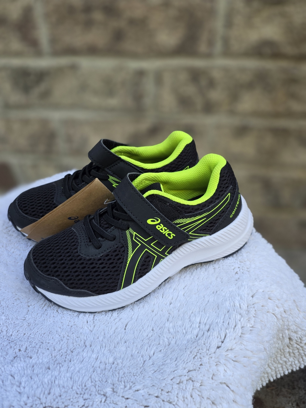 ASICS Kid's Contend 7 PS Running Shoes in the Black/Hazard Green colorway